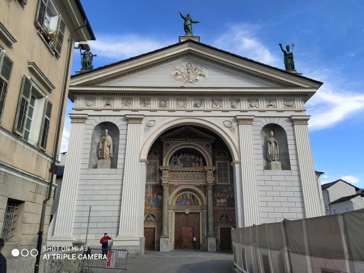 Un Oeil Sur La Cathedrale Appartement Aosta Buitenkant foto
